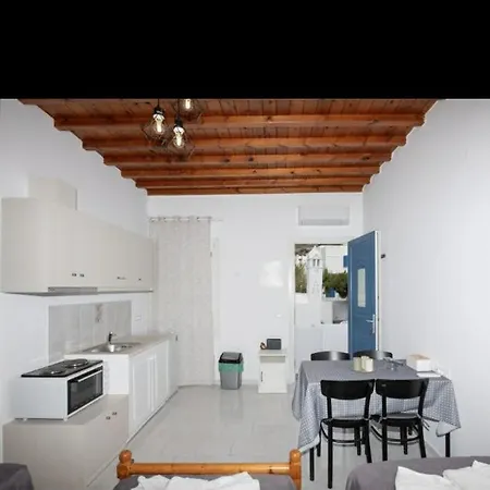 בית הארחה Karboni Mykonos Town