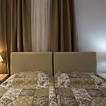 卡博尼酒店 招待所 *