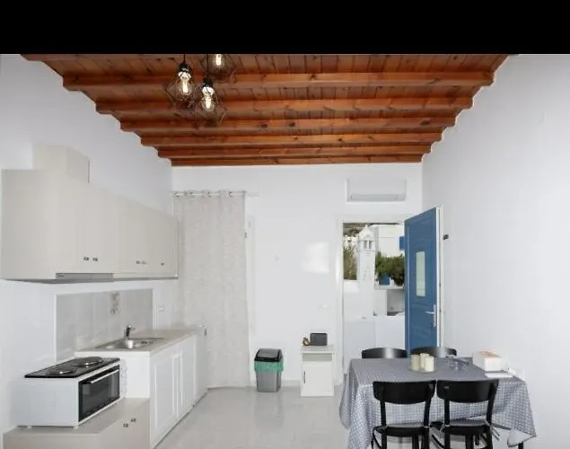 בית הארחה Karboni Mykonos Town